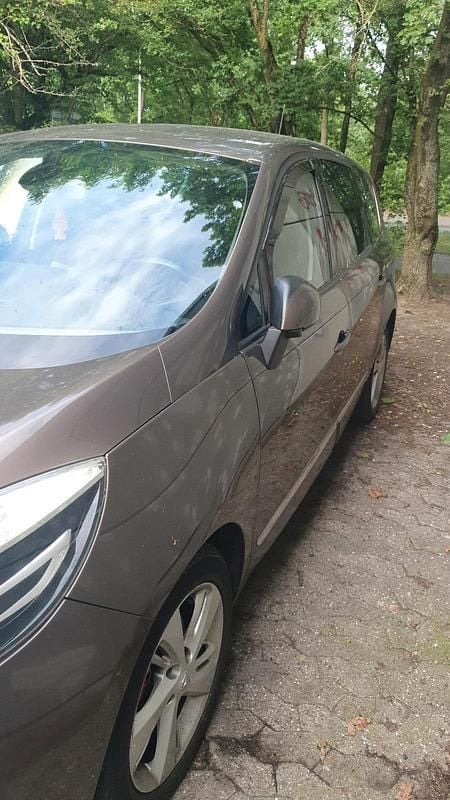 Braun Gebraucht 2013 Renault Mégane III Van / Kleinbus | 4.000 € (Fairer Preis) - Bild 1/4