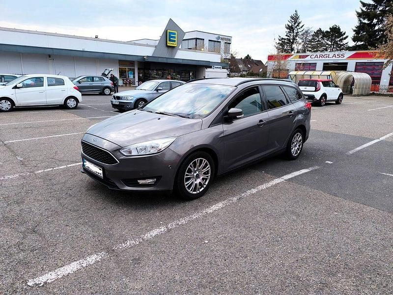Gebraucht Ford Focus Titanium 125 PS (91 kW) 2015 Grau Limousine