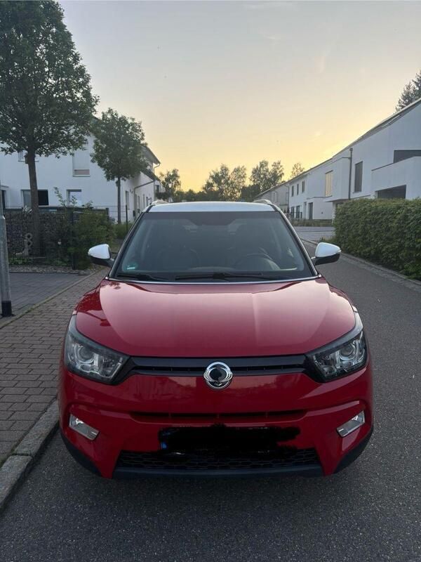 Rot Gebraucht 2016 Ssangyong Tivoli Sapphire SUV | 7.499 € (Guter Preis) - Bild 1/4