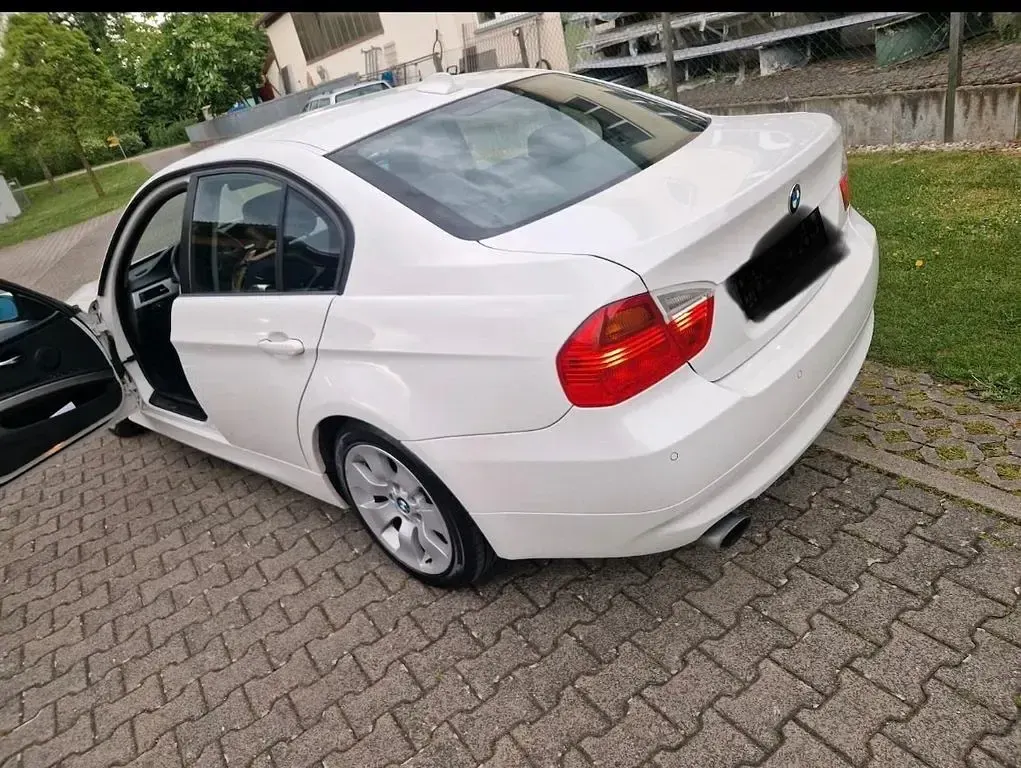 Gebraucht BMW 318 143 PS (105 kW) 2008 Weiß Limousine