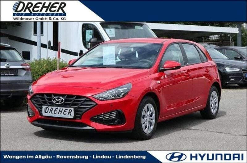 Engine red Gebraucht 2020 Hyundai i30 Pure Limousine | 14.290 € (Guter Preis) - Bild 1/4