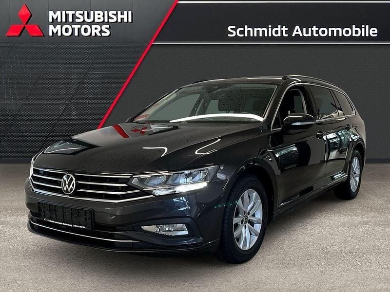 Mangangrau (grau) Gebraucht 2021 VW Passat Business Kombi | 20.670 € (Superpreis) - Bild 1/4