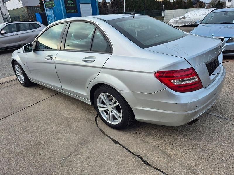 Gebraucht Mercedes C180 Elegance 156 PS (114 kW) 2011 Silber Limousine