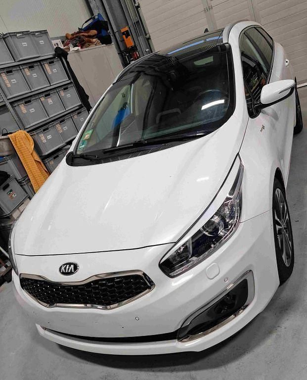 Weiß Gebraucht 2017 Kia Ceed Sportswagon Kombi | 11.500 € (Fairer Preis) - Bild 1/4