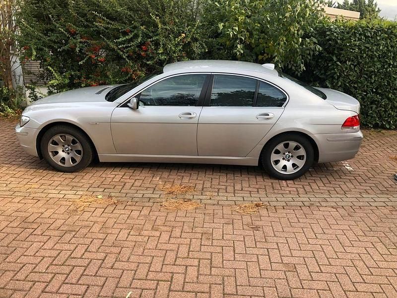 Second-hand BMW 740 306 CP (225 kW) 2006 Argintiu Berlinǎ