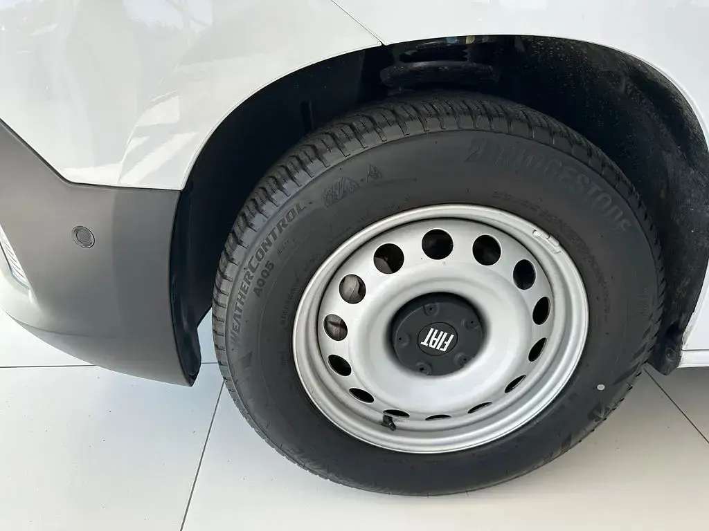 Gebraucht Fiat Doblò 131 PS (96 kW) 2025 Weiß Van / Kleinbus