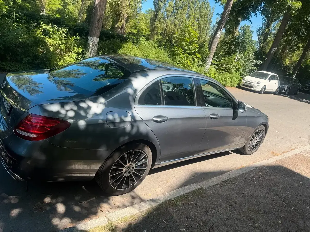 Gebraucht Mercedes E200 150 PS (110 kW) 2019 Grau Limousine
