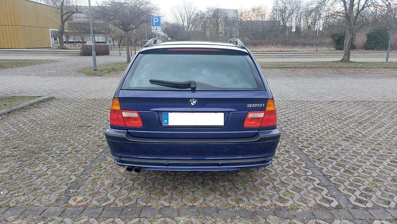 Gebraucht BMW 320 170 PS (125 kW) 2005 Blau Kombi