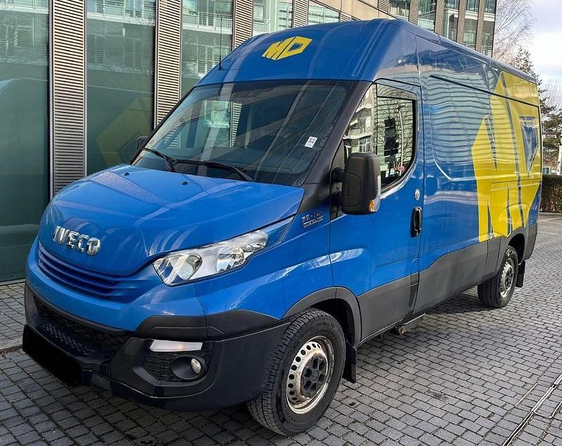 Blau Gebraucht 2018 Iveco Daily Van / Kleinbus | 10.999 € (Superpreis) - Bild 1/4
