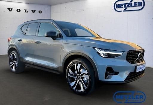 Neu Volvo XC40 Plus 197 PS (144 kW) 2026 Grau SUV
