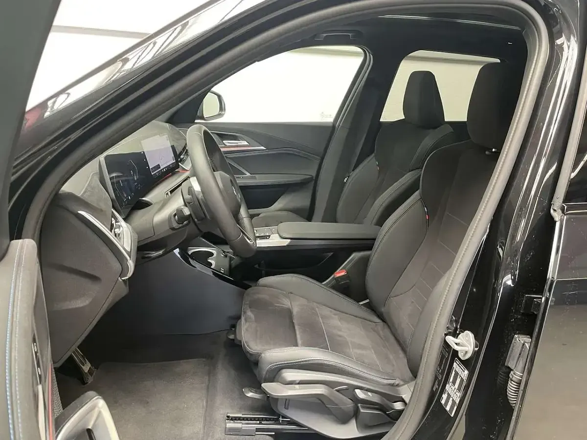 Gebraucht BMW X1 M Sport 150 PS (110 kW) 2025 Black sapphire SUV