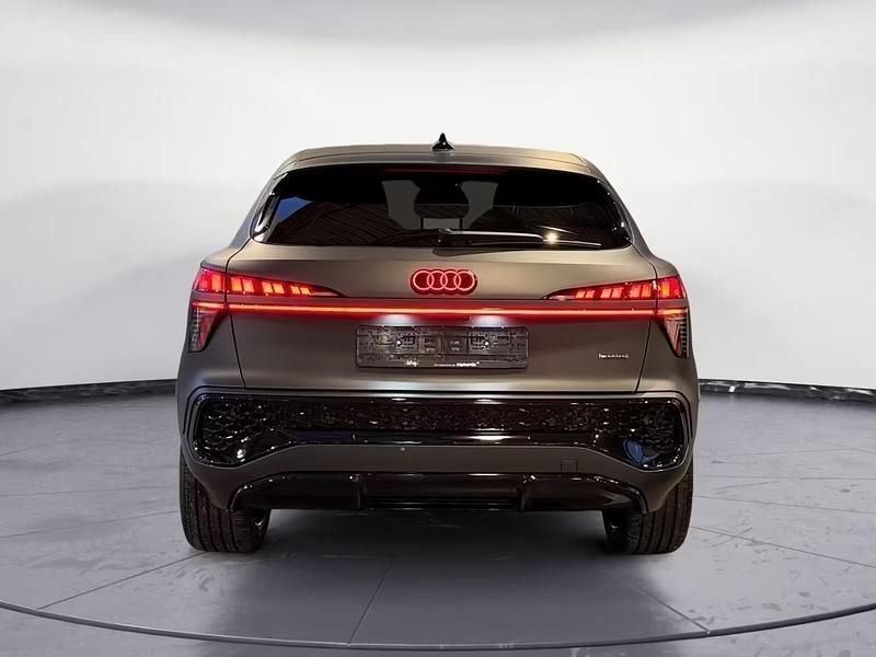 Neu Audi Q3 Sportback Sport 204 PS (150 kW) 2026 Braun SUV
