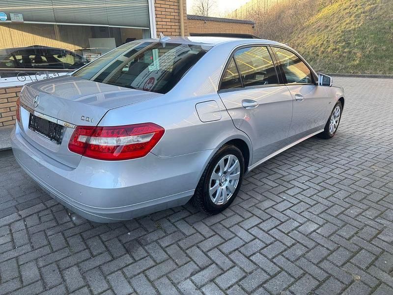 Gebraucht Mercedes E200 136 PS (100 kW) 2011 Silber Limousine