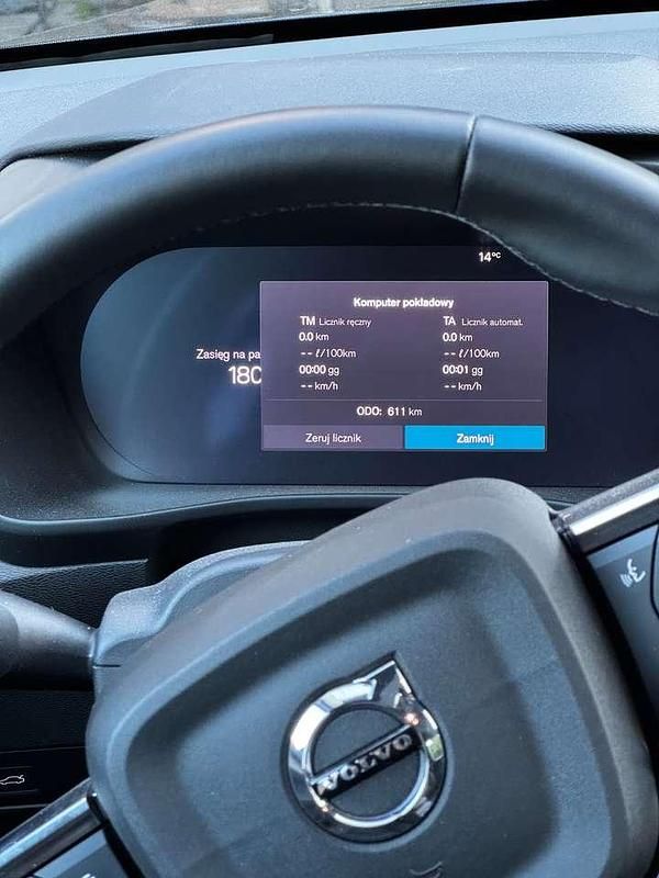 Nowe Volvo XC40 Plus 247 KM (181 kW) 2025 Czarny SUV