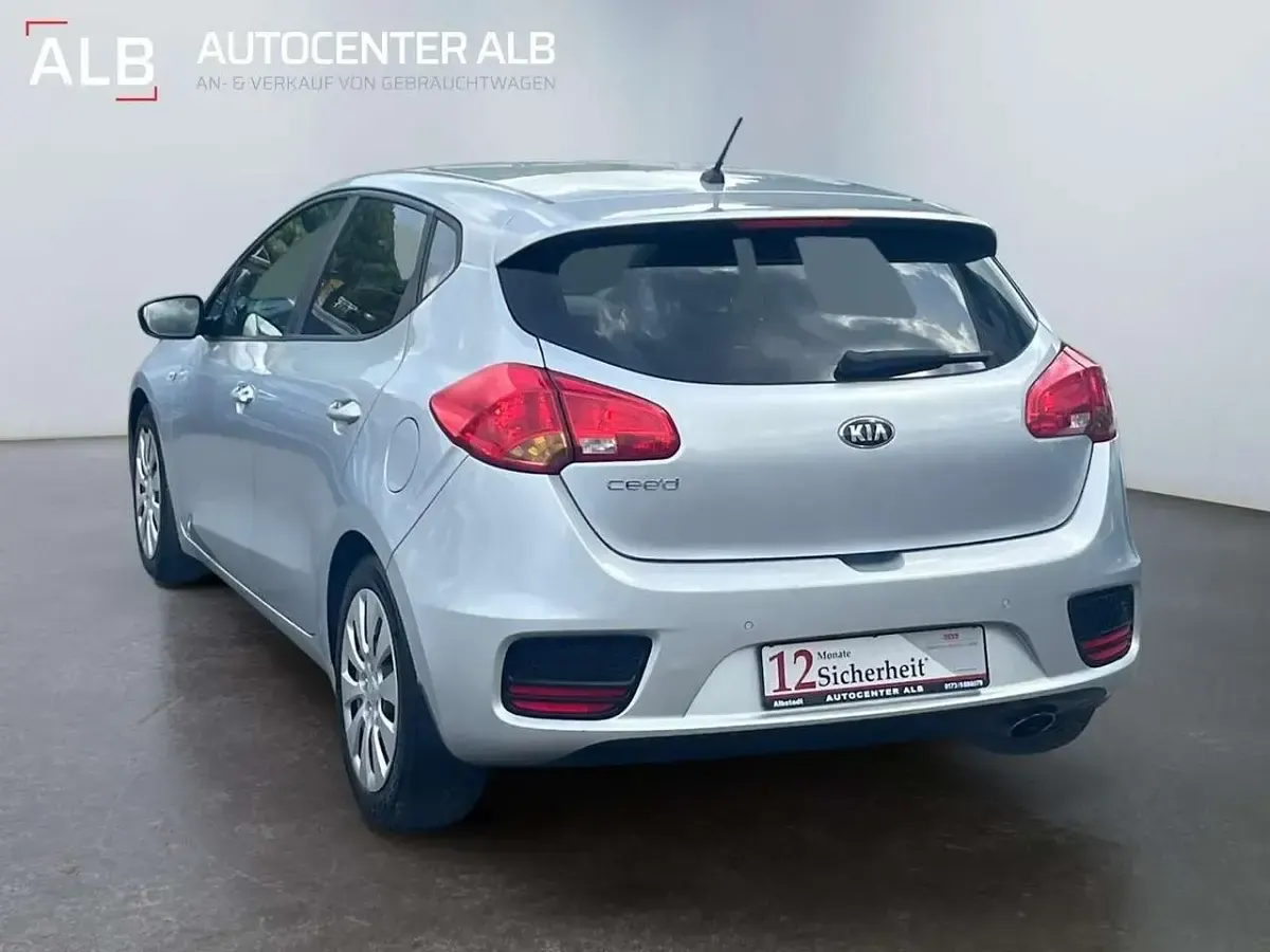 Gebraucht Kia Ceed 135 PS (99 kW) 2016 Silber Kleinwagen