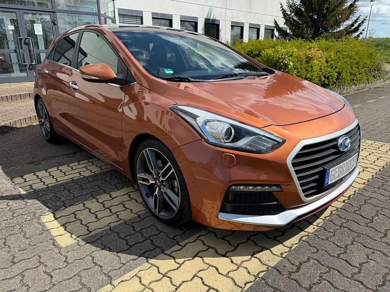 Orange Gebraucht 2016 Hyundai i30 Turbo Limousine | 10.990 € (Fairer Preis) - Bild 1/4