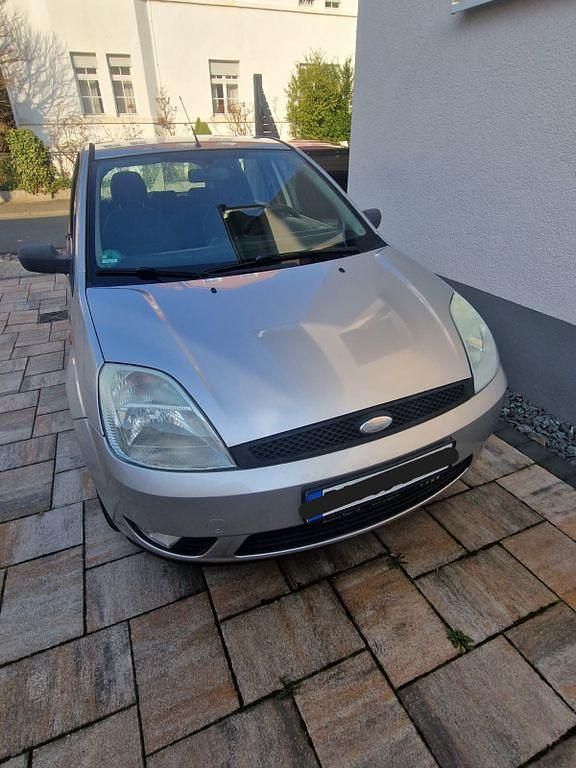 Gebraucht Ford Fiesta 80 PS (58 kW) 2003 Silber Kleinwagen