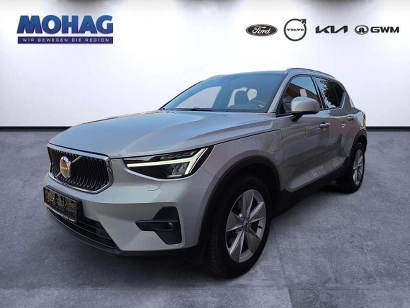 Silber Gebraucht 2024 Volvo XC40 Core SUV | 35.480 € (Guter Preis) - Bild 1/4