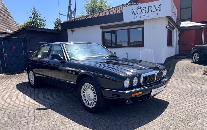 Blau Gebraucht 1998 Jaguar XJ Executive Limousine | 9.000 € (Fairer Preis) - Bild 1/4