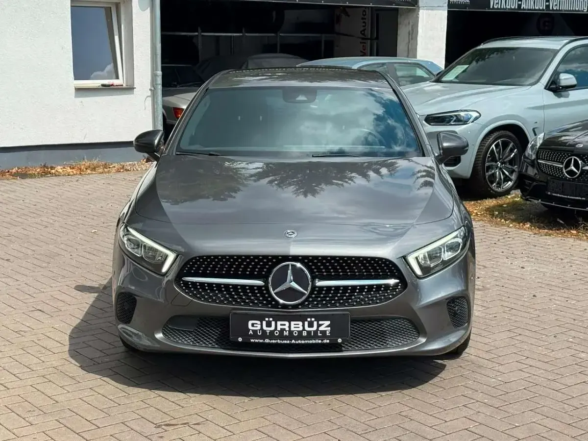 Gebraucht Mercedes A180 Progressive 136 PS (100 kW) 2019 Mountaingrau Limousine