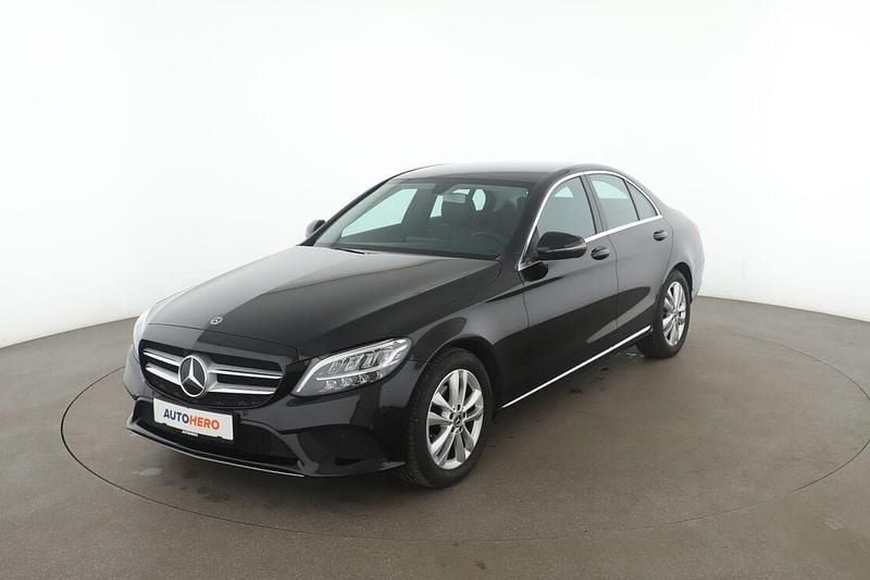 Schwarz Gebraucht 2018 Mercedes C180 Avantgarde Limousine | 24.590 € (Fairer Preis) - Bild 1/3