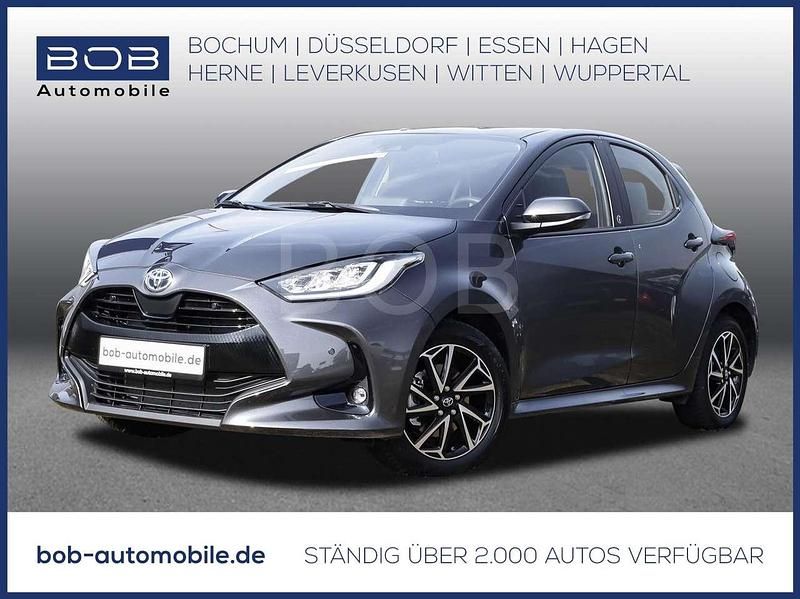 Marlingrau (grau) Gebraucht 2023 Toyota Yaris Hybrid Team Kleinwagen | 23.460 € (Etwas zu teuer) - Bild 1/3
