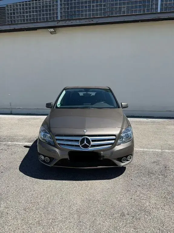 Gebraucht Mercedes B180 109 PS (80 kW) 2013 Grau Van / Kleinbus