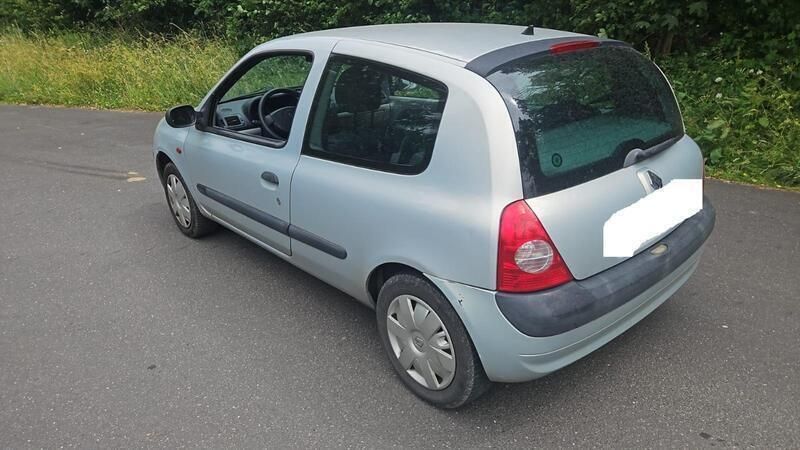 Grau Gebraucht 2002 Renault Clio II Kleinwagen | 1.100 € - Bild 1/4