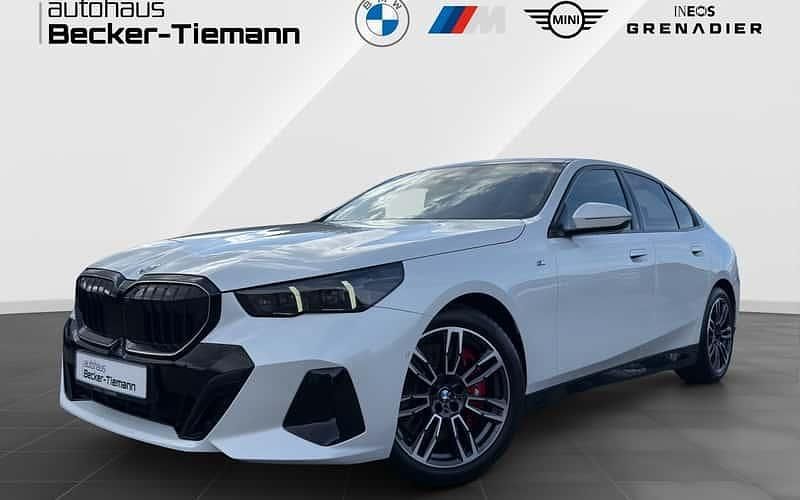 Weiß Gebraucht 2024 BMW 530 Comfort Edition Limousine | 69.910 € - Bild 1/4