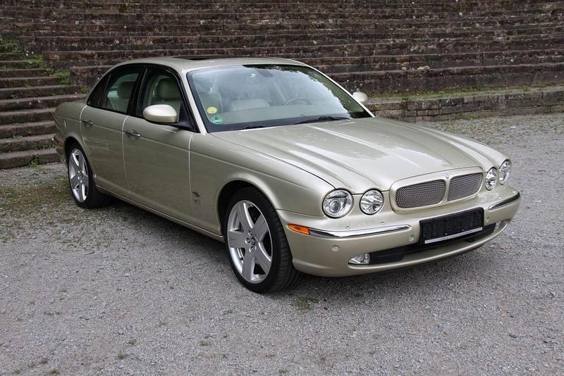 Gelb Gebraucht 2005 Jaguar XJR Limousine | 34.999 € - Bild 1/4
