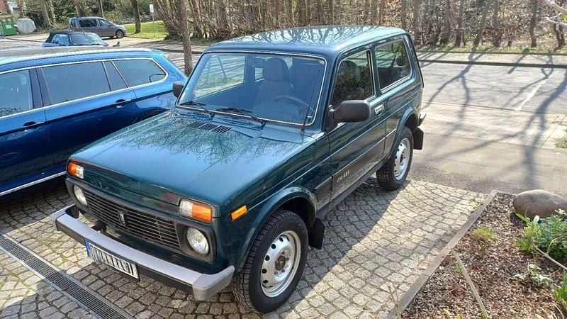 Second-hand Lada niva 83 CP (61 kW) 2010 Verde SUV