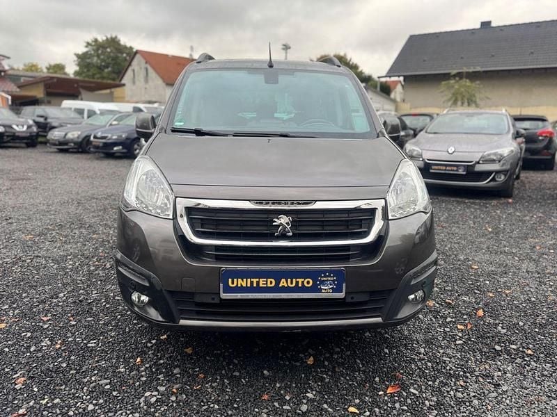 Gebraucht Peugeot Partner Tepee Allure 110 PS (80 kW) 2016 Grau Van / Kleinbus