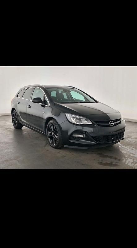 Schwarz Gebraucht 2015 Opel Astra Kombi | 8.500 € (Fairer Preis) - Bild 1/4