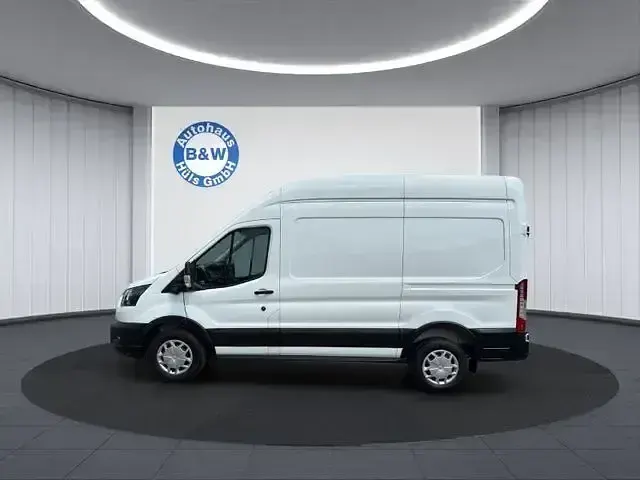 Gebraucht Ford Transit Trend 131 PS (96 kW) 2024 Weiß Van / Kleinbus