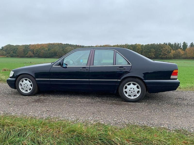 Blau Gebraucht 1996 Mercedes S320 Limousine | 9.800 € (Fairer Preis) - Bild 1/4