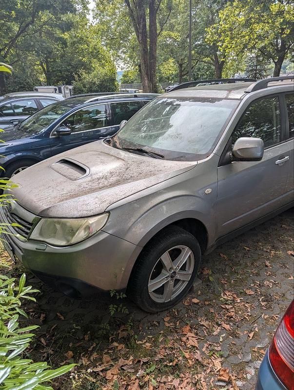 Silber Gebraucht 2011 Subaru Forester SUV | 1.500 € - Bild 1/4