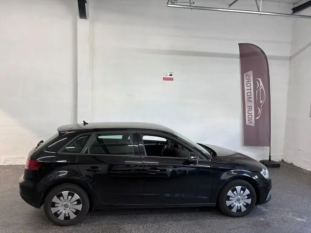 Gebraucht Audi A3 Attraction 105 PS (77 kW) 2013 Schwarz Limousine