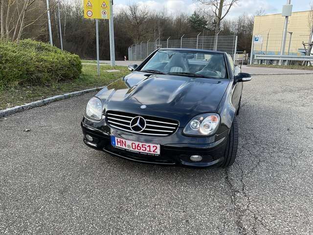 Schwarz Gebraucht 2001 Mercedes SLK32 AMG AMG Cabrio | 14.200 € - Bild 1/4
