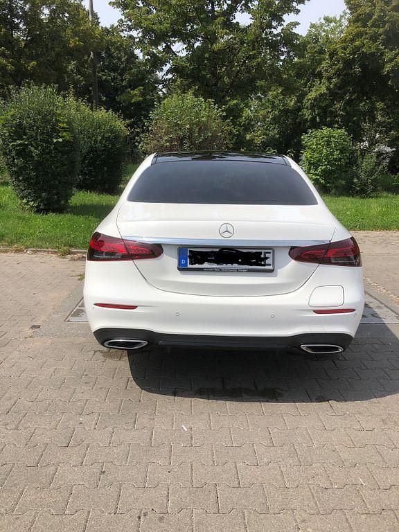 Weiß Gebraucht 2021 Mercedes E300 AMG line Limousine | 37.000 € (Etwas zu teuer) - Bild 1/4