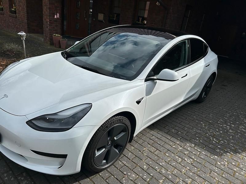 Gebraucht Tesla Model 3 Standard Range Plus 239 kW (325 PS) 2021 Weiß Limousine