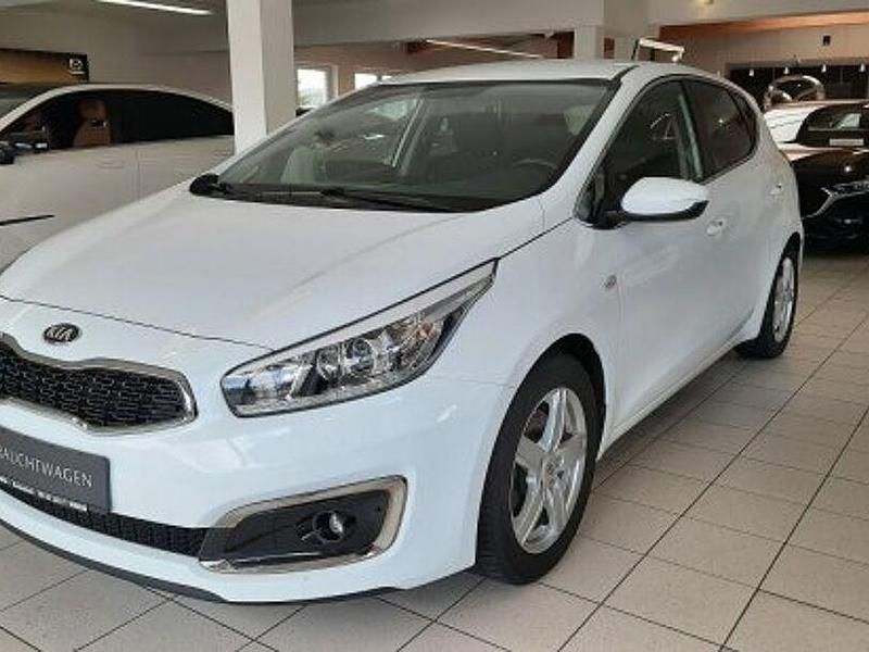 Gebraucht Kia Ceed DREAM-TEAM Edition 99 PS (72 kW) 2016 (wd) carraraweiss Kleinwagen