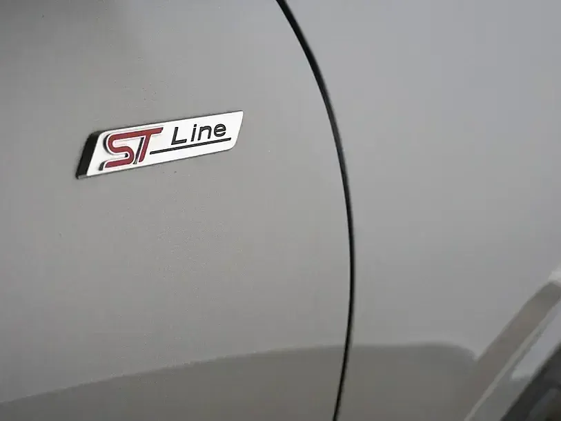 Gebraucht Ford Kuga ST-Line X 151 PS (111 kW) 2023 Solar silver SUV