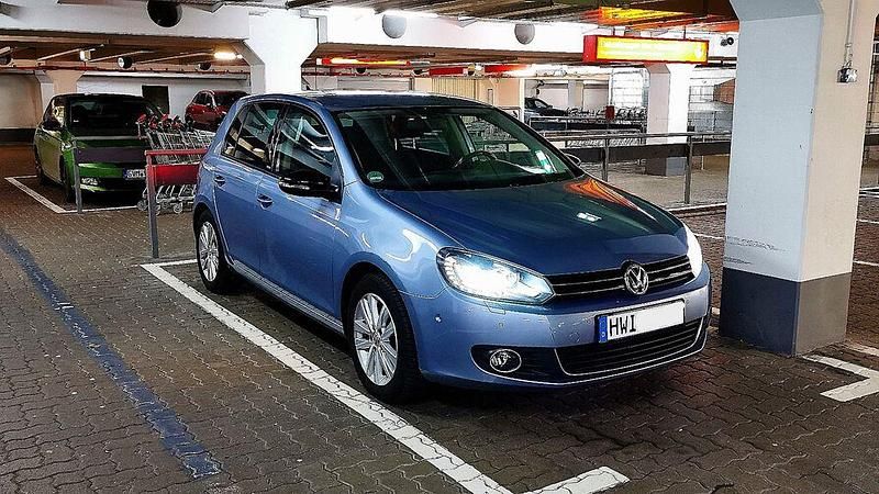 Gebraucht VW Golf VI Style 122 PS (89 kW) 2011 Blau Kleinwagen
