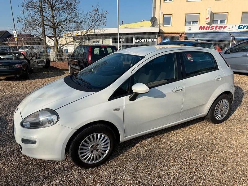Gebraucht Fiat Punto Easy 69 PS (50 kW) 2012 Weiß Kleinwagen