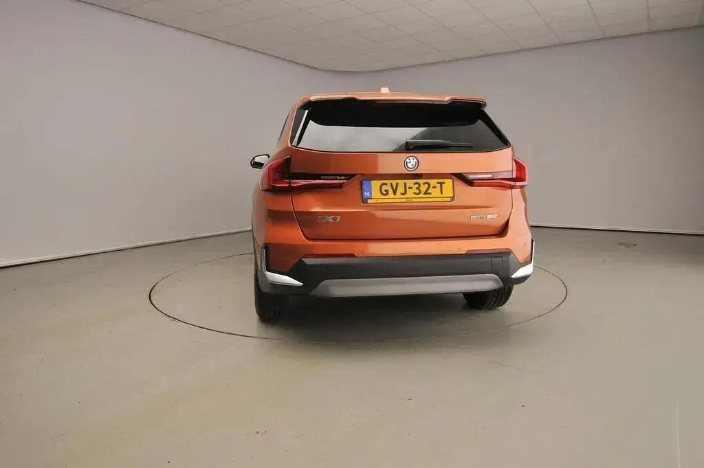 Gebraucht BMW iX1 Sport Line 150 kW (204 PS) 2024 Orange SUV