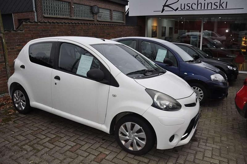 Weiß Gebraucht 2012 Toyota Aygo Kleinwagen | 2.980 € (Guter Preis) - Bild 1/4
