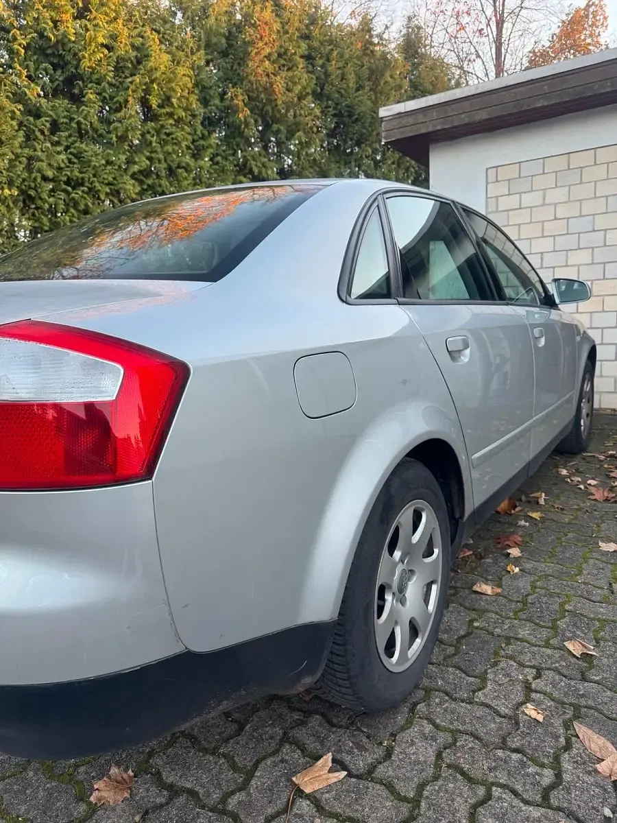 Gebraucht Audi A4 131 PS (96 kW) 2001 Silber Limousine