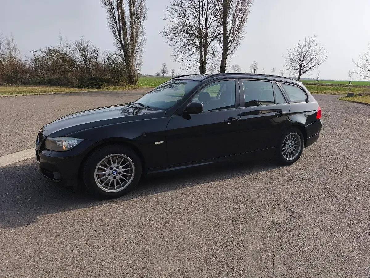 Gebraucht BMW 320 184 PS (135 kW) 2011 Schwarz Kombi