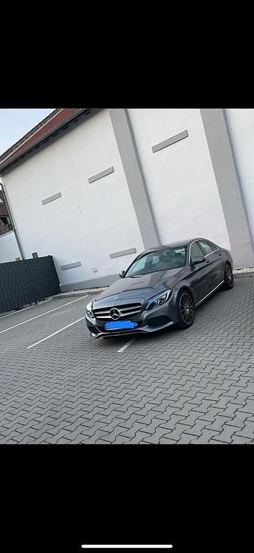 Grau Gebraucht 2017 Mercedes C250 Limousine | 22.000 € (Fairer Preis) - Bild 1/4