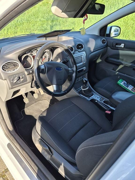 Second-hand Ford Focus 145 CP (106 kW) 2011 Alb Berlinǎ